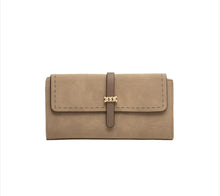 Laden Sie das Bild in den Galerie-Viewer, Elegant Chain Detail Wallet - orevele