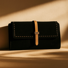 Elegante Geldbörse mit Kettendetail
