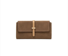 Laden Sie das Bild in den Galerie-Viewer, Elegant Chain Detail Wallet - orevele