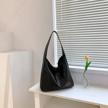 Load image into Gallery viewer, Large-Capacity Retro Shoulder Bag - orevele